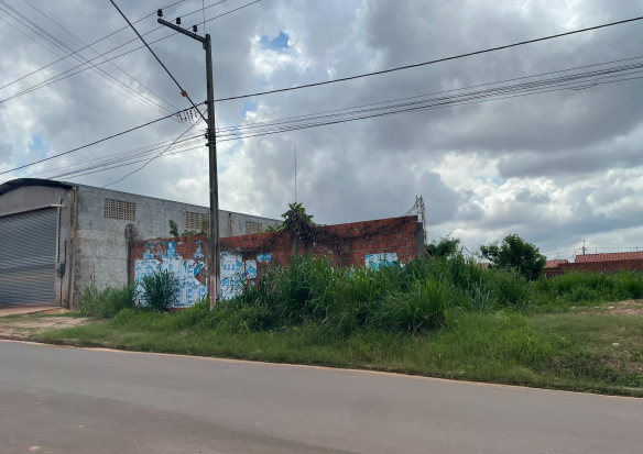 Terreno de 240 m² em loteamento residencial