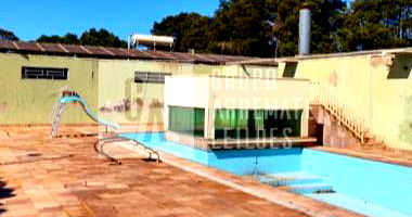 Terreno plano com 5.000m² e 774m² construídos