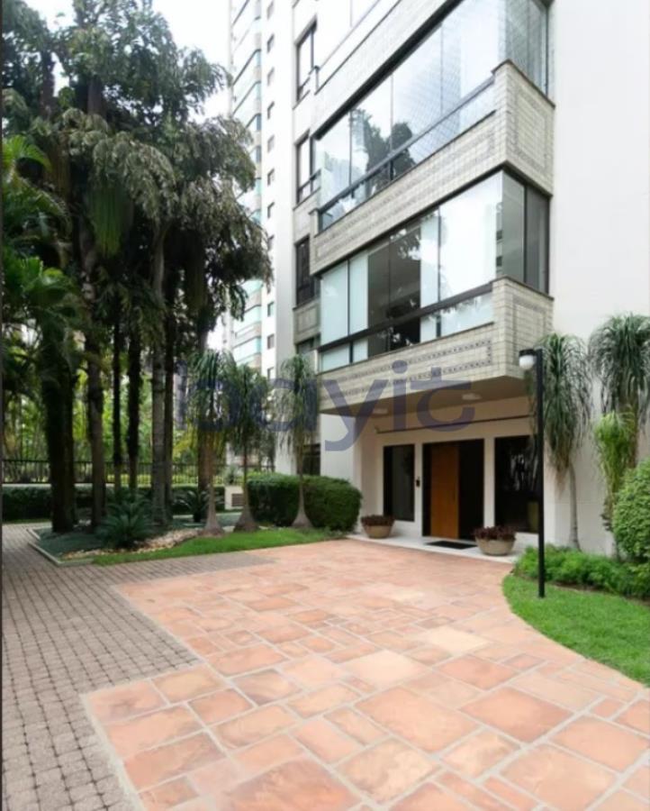 Apartamento com 4 vagas, 242m² útil, Alto de Pinheiros