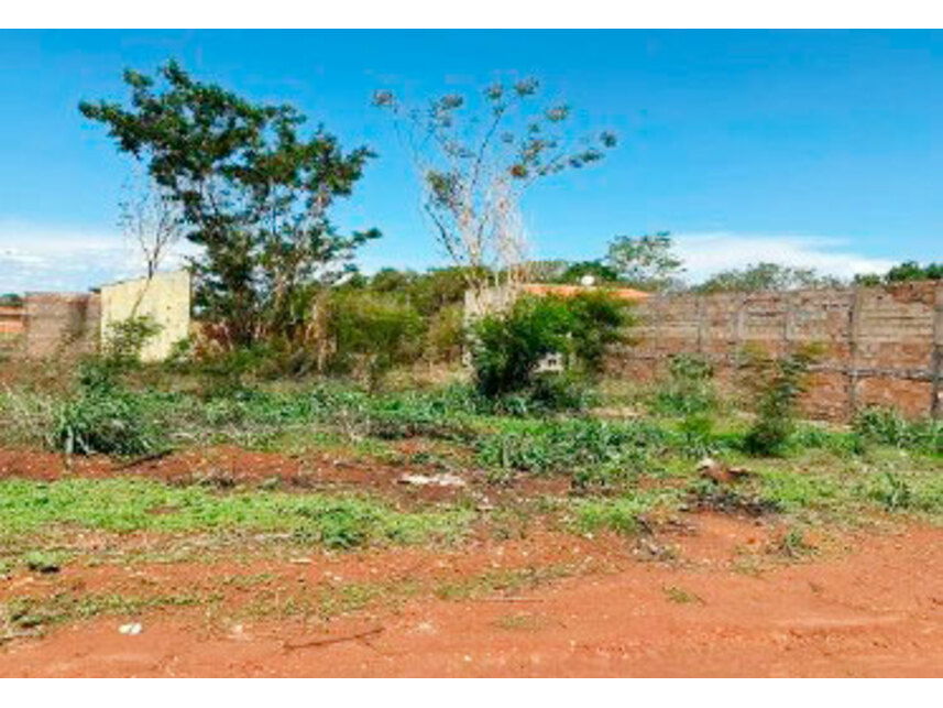 Terreno de 497,96m² em condomínio, imóvel ocupado