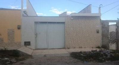 Casa com 4 quartos, 3 banheiros e 132m² construídos em Caraúbas/RN