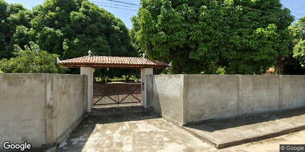 Casa com piscina e deck em terreno amplo de 5.216,10m²