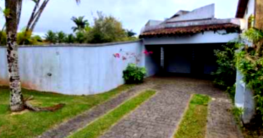 Casa em Condomínio Fechado com Piscina e Varanda Gourmet