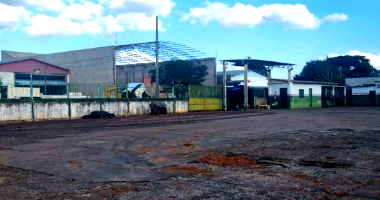 Complexo de edificações com 1.750m² e 7 casas em Ponta Porã/MS