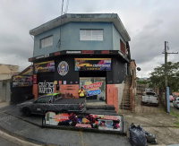 Imóvel misto com 3 casas e 1 salão comercial, 343m², precisa de reformas