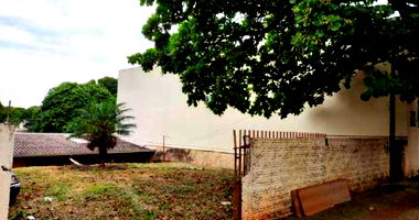 Terreno com edícula 70m², 300m² total, ocupado, 1 banheiro