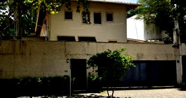 Direitos sobre casa com 3 pavimentos, 3 vagas e 379 m² construídos