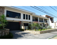 Casa ampla com 771m² construída e terreno de 600m², ocupada