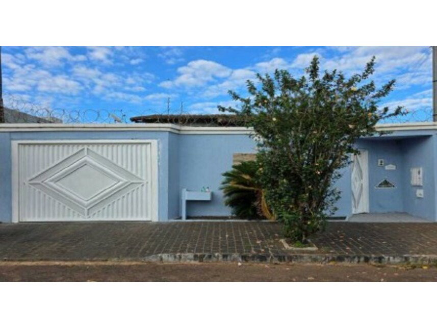 Casa em Leilão com 3 Quartos e 2 Banheiros em Uberlândia