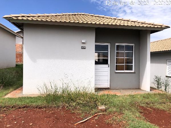 Casa com 2 quartos, banheiro, sala, cozinha e área de serviço, 43,85m² construída