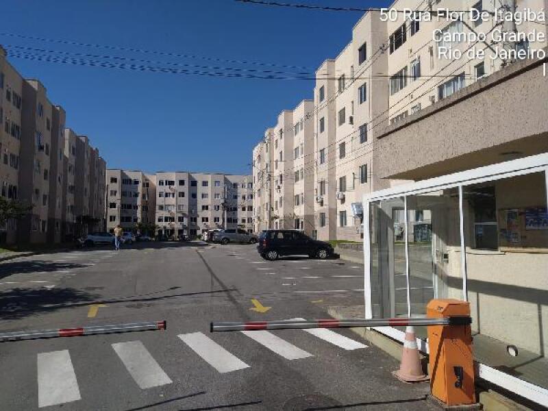 Apartamento com 2 Quartos e Vaga em Campo Grande