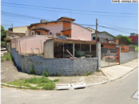 Edificação com 124,47m² e área murada