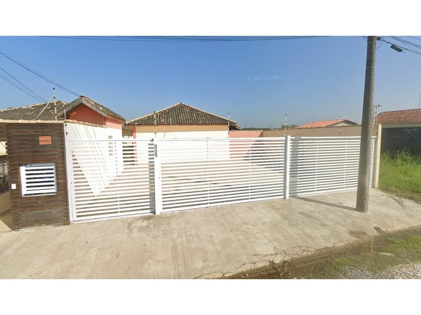 Casa com 1 quarto, 1 banheiro e 1 vaga de garagem