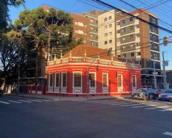 Casa com área privativa de 179,85m² e terraço em Curitiba/PR