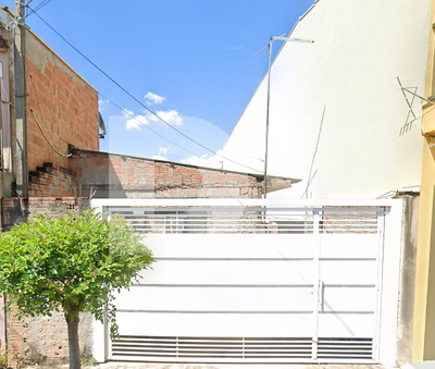 Casa ocupada com 70 m² construídos