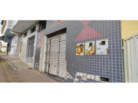 Loja comercial com 60m², desocupada, ideal para investimento