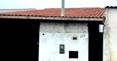 Casa padrão com 1 vaga, 1 banheiro, 3 quartos, 81m² construída, imóvel ocupado
