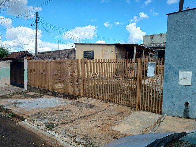 Terreno com residência no Jardim Meton - 262m²