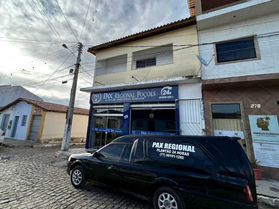 Casa Ocupada no Centro com 3 Quartos e 2 Banheiros