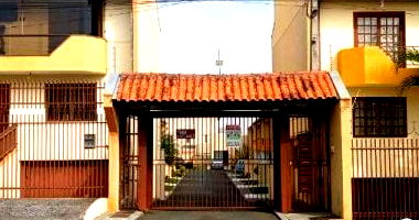 Casa aconchegante com 3 quartos, 4 banheiros e 164m² construída, ocupada