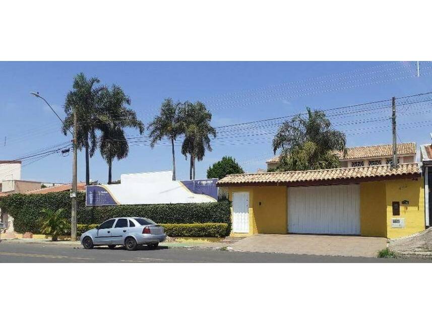 Casa Ocupada com 1 Vaga e Ampla Área em Hortolândia
