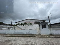 Casa com 2 quartos, 1 banheiro e 1 vaga de garagem