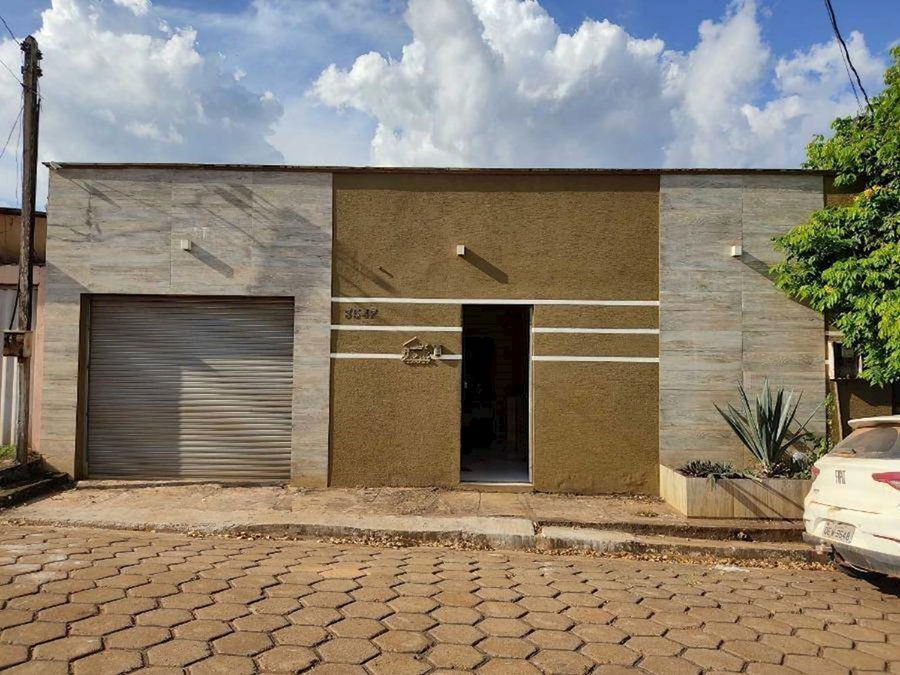 Casa padrão com 2 quartos, 2 banheiros, 1 vaga, 210m² construída