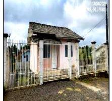 Casa com 56m² privativos e terreno de 360m², sem informações de ocupação