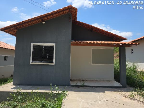 Casa com 2 quartos, 52,39 m², varanda e área de serviço