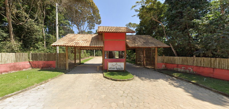 Terreno de 880,30 m² em condomínio