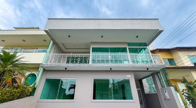 Mansão reformada com 4 suítes e 400 m² construída