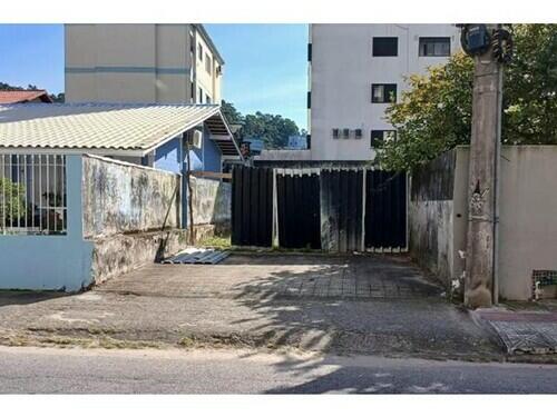 Terreno com 140m² em Trindade