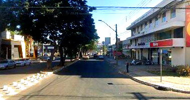Terreno amplo com casa deteriorada, 773m², desocupado