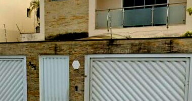 Sobrado com 4 quartos e 417m² de área construída