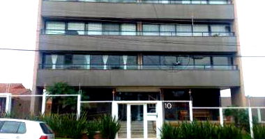 Apartamento moderno com 147m² construída, ocupado e ideal para reformas