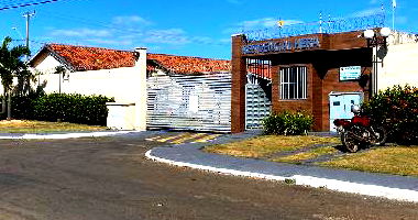 Casa com 2 Quartos e Área de Serviço em Goiânia