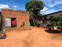 Terreno urbano com 275m² e construção de 70,52m² em Cianorte