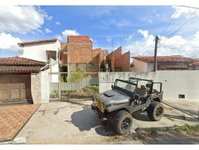 Casa Ocupada com 3 Quartos e Varanda em Feira de Santana