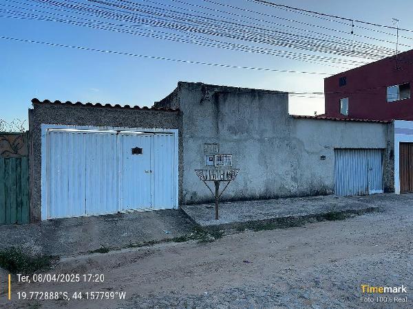Casa 2 quartos, 1 banheiro, 1 vaga, 46m² construída, desocupada