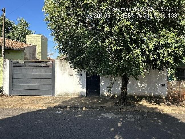 Casa com 3 quartos e 1 banheiro, 74,5 m² construída, desocupada