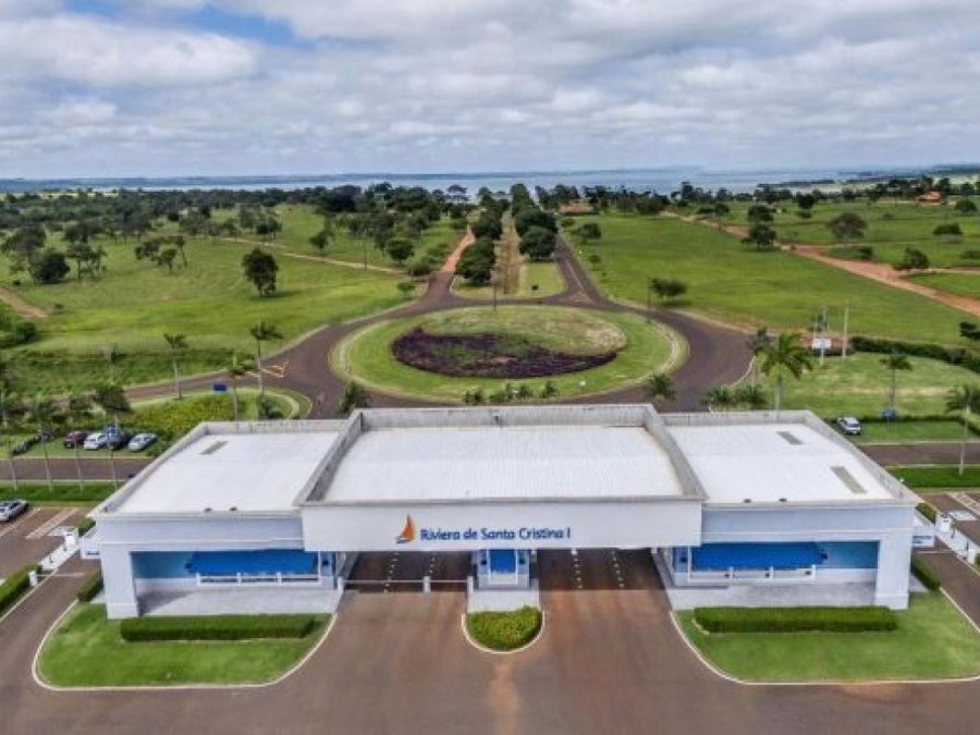 Terreno com Construção em Arandu - 700 m²