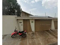 Casa em Leilão com 336m² Construída em Terreno de 565m²
