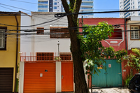 Casa com 3 dormitórios, 270m² de construção e garagem