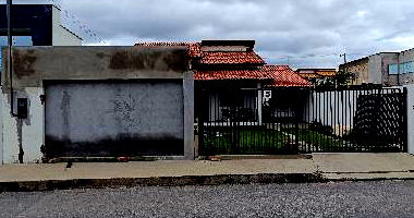 Casa com 2 Quartos e 2 Vagas em Interlagos
