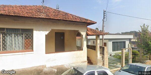 Casa com 9 cômodos, terreno 213m², envidraçada e forrada