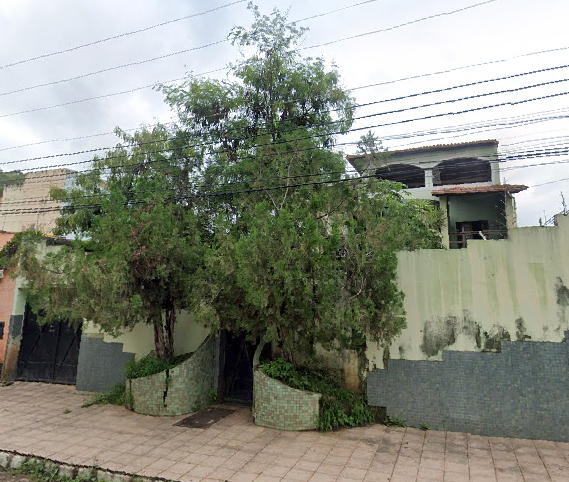 Casa desocupada com 319,06 m² e 2 pavimentos