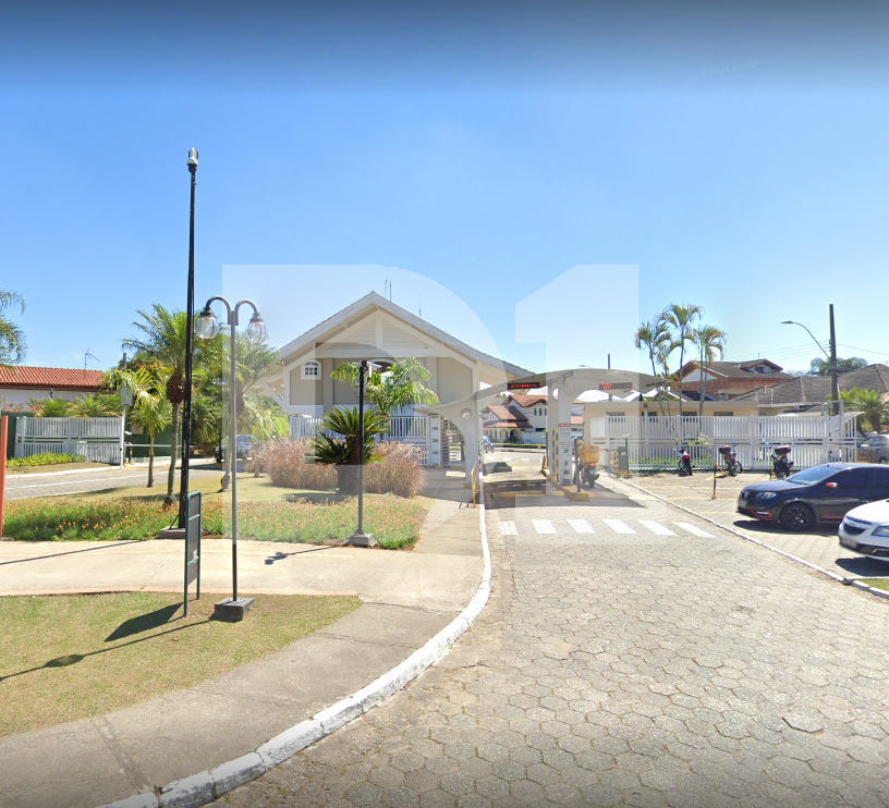 Casa em Condomínio com 5 Quartos e Piscina em São José dos Campos
