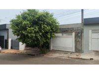Casa em leilão com 191m² construída e 250m² de terreno