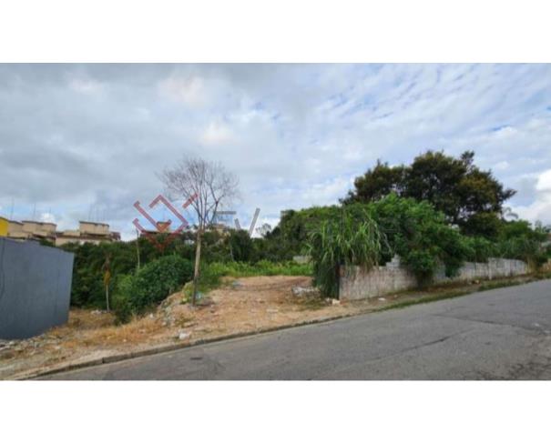 Espaçoso terreno de 2603 m² sem benfeitorias, ideal para novos projetos