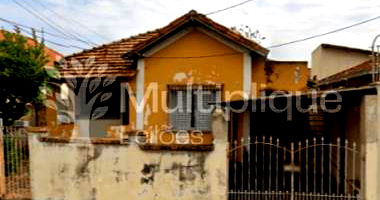 Casa residencial com 200m² de área total, desocupada